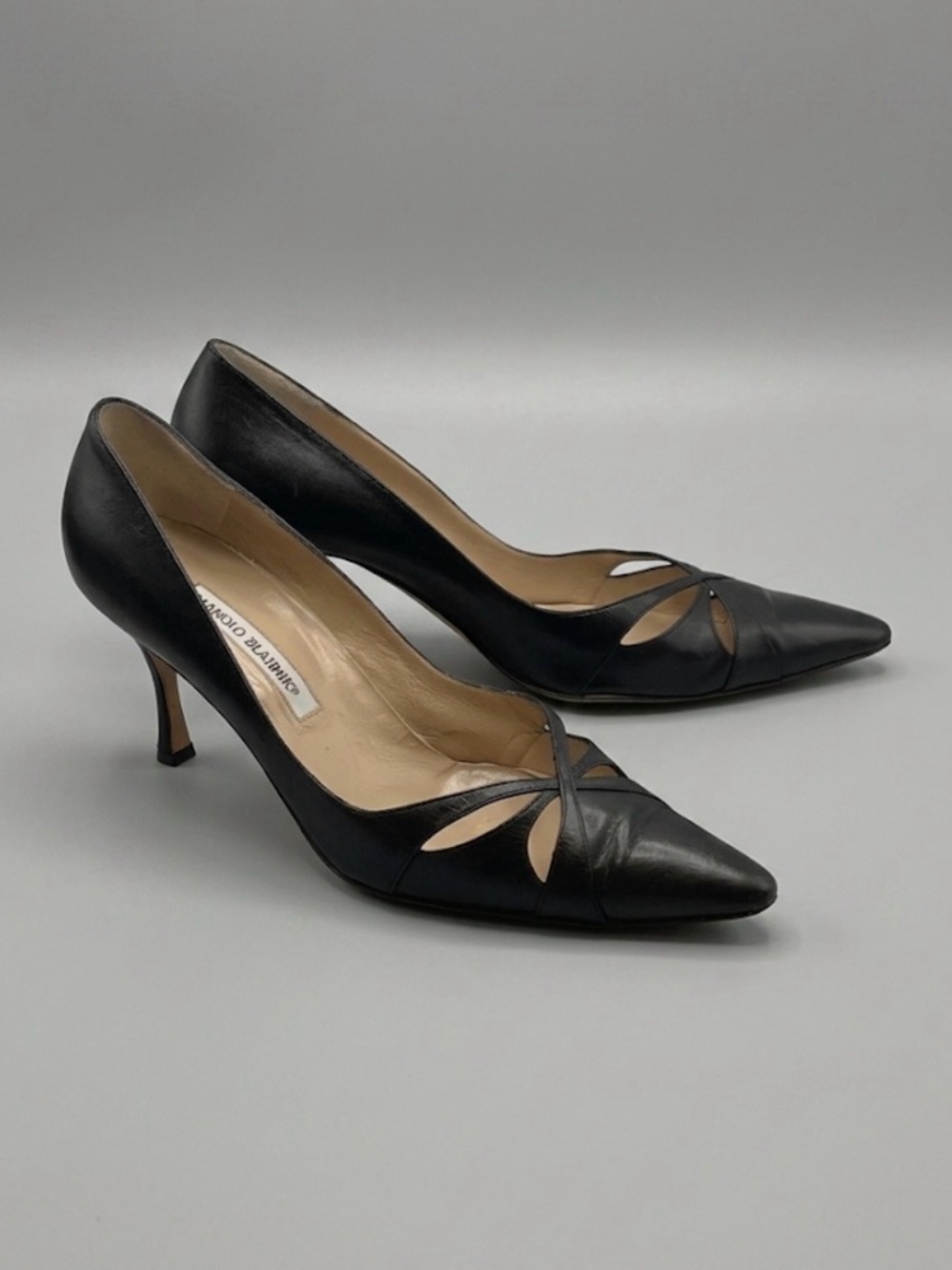 Vintage Manolo Blahnik 40.5 Black Leather Petal Cutout Pointed Toe 3 in Heels